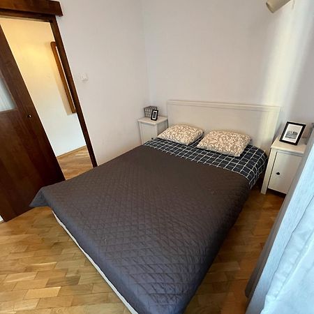 Downtown Apartment B Краків Екстер'єр фото