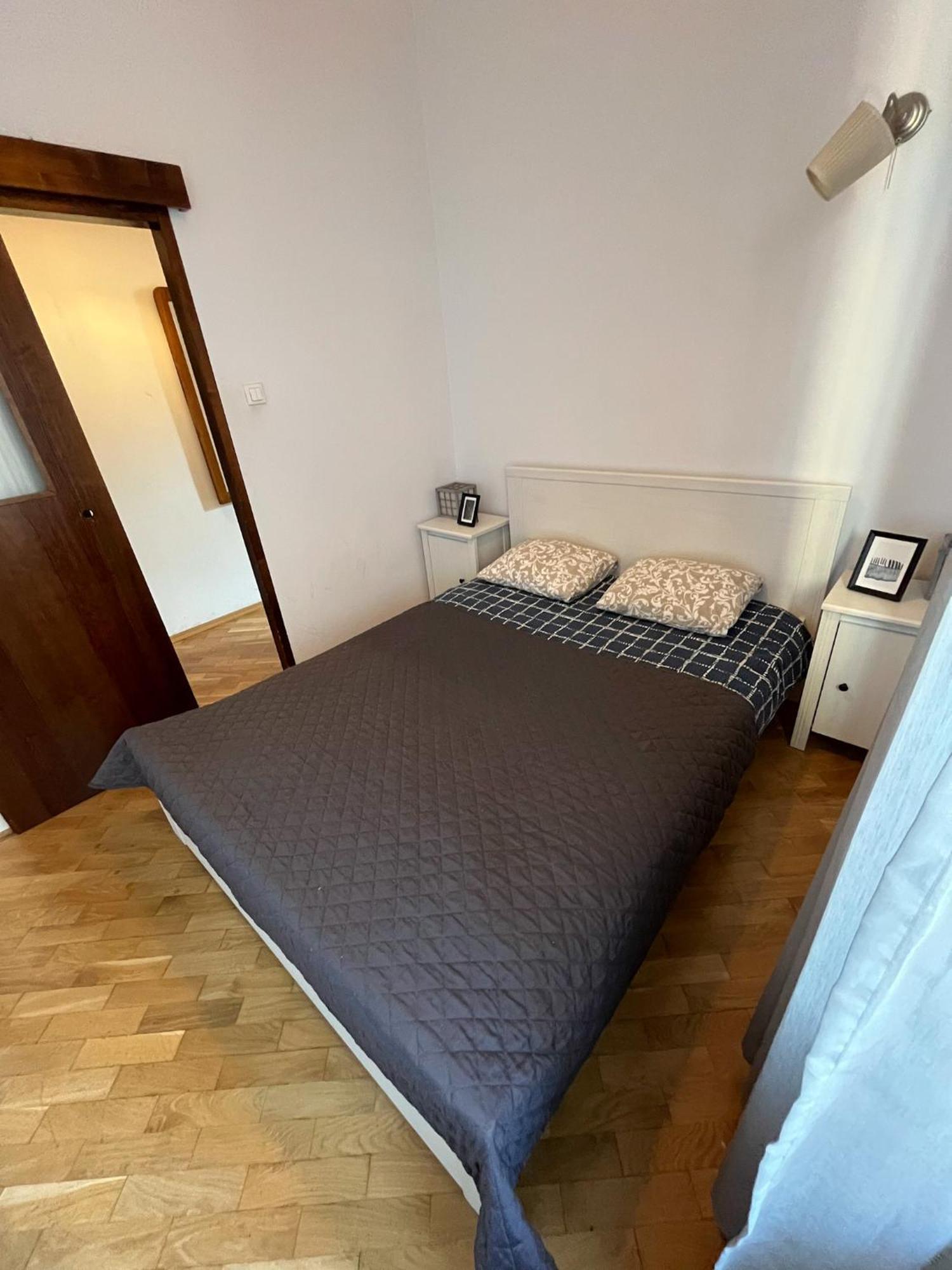 Downtown Apartment B Краків Екстер'єр фото